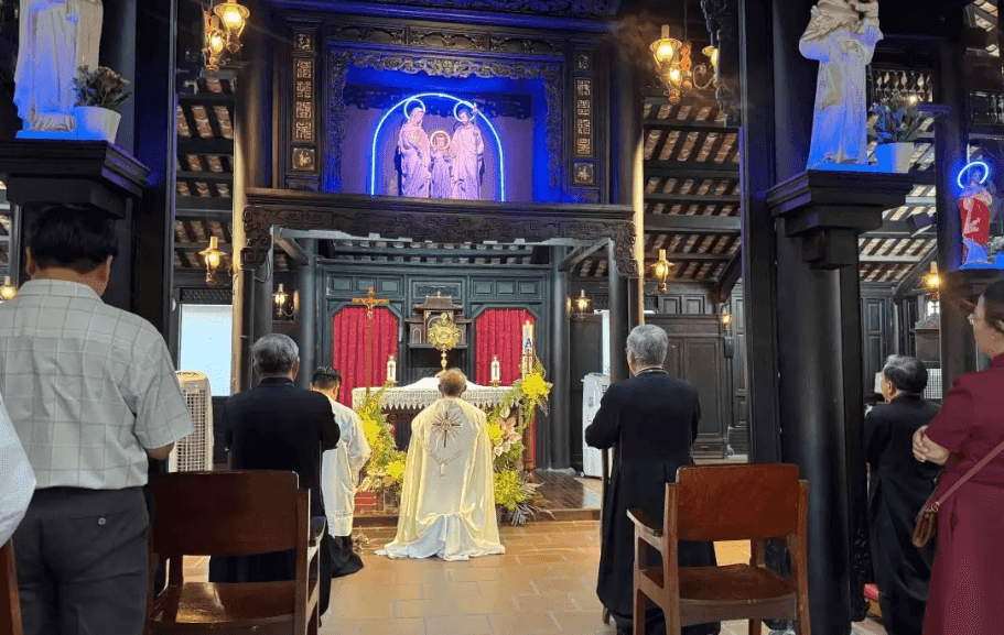 Tân Giám mục giáo phận thi hành chức vụ từ khi nào?